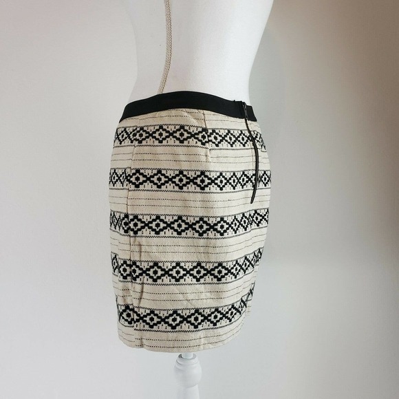 Gap Aztec Print Mini Skirt Size 4 Black & Cream - Picture 3 of 10